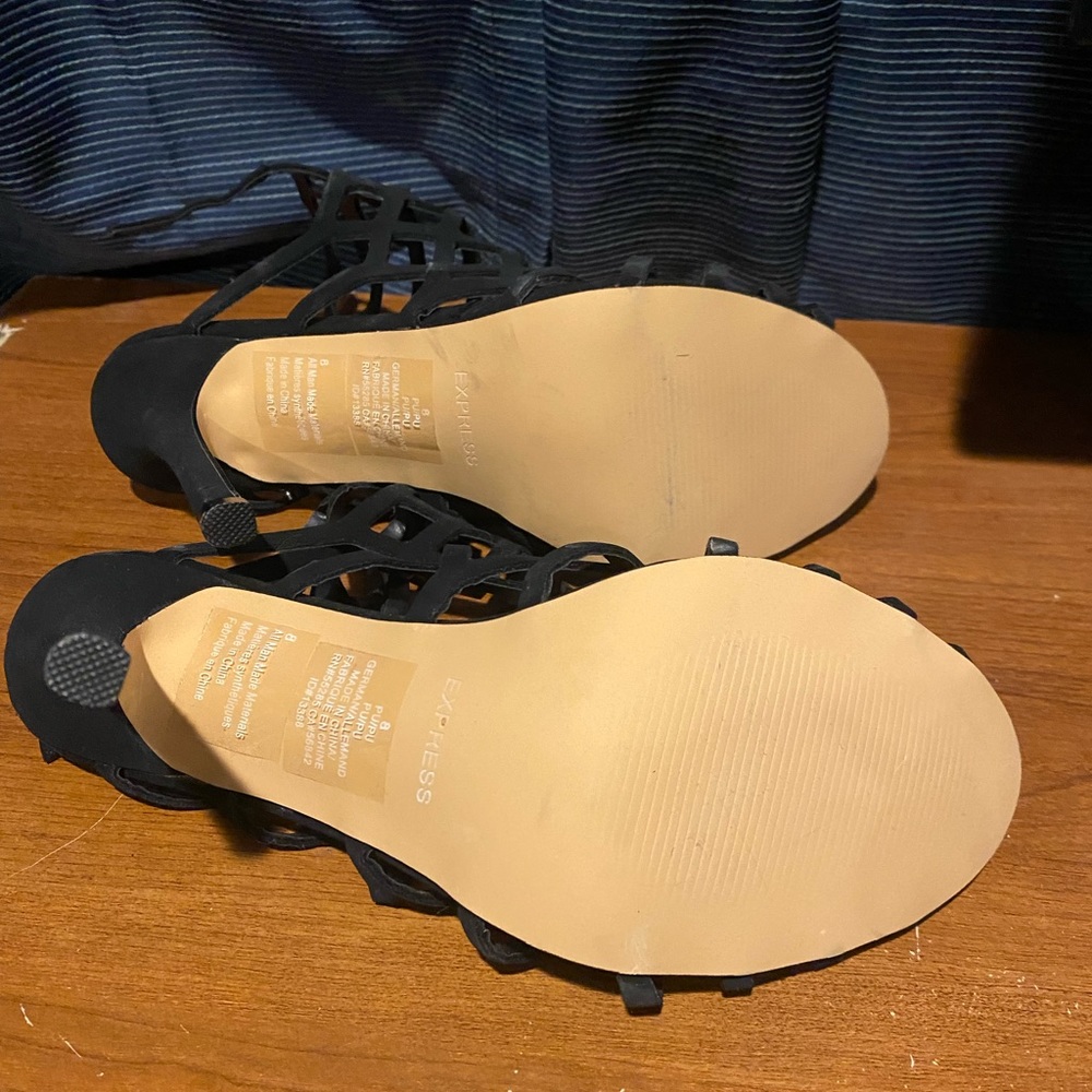 Express Heels - Picture 4 of 4